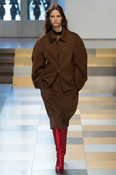 Look 9